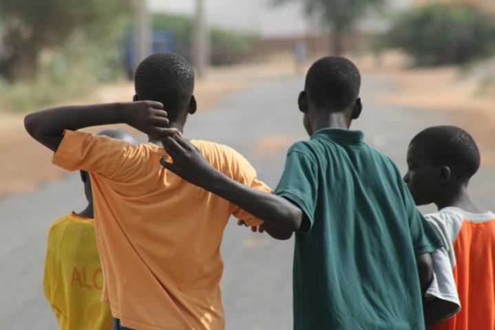 La relación entre una madre y su hijo, las miradas cómplices de unos niños y la esencia isleña de Gorée, ganadoras del I Concurso Fotográfico ‘Objetivo África’