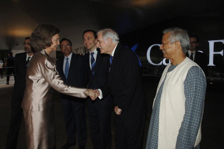 Casa Asia y Casa África reunieron en CaixaForum a los máximos expertos mundiales en microfinanzas para el desarrollo Casa Asia y Casa África reunieron en CaixaForum a los máximos expertos mundiales en microfinanzas para el desarrollo
