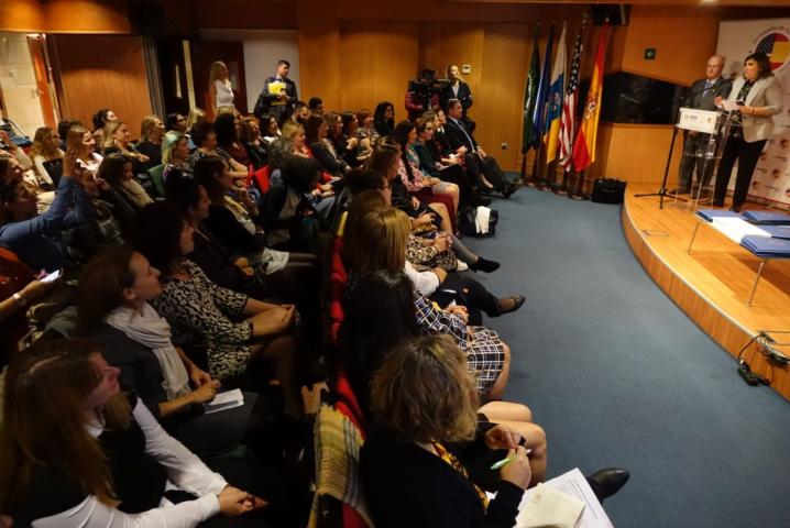 El Embajador de Estados Unidos en España, Duke Buchan, clausura la Academy for Women Entrepreneurs (AWE) en Casa África