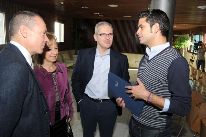 Periodistas y sociedad civil debaten sobre el tratamiento de la inmigración en los medios de comunicación Periodistas y sociedad civil debaten sobre el tratamiento de la inmigración en los medios de comunicación