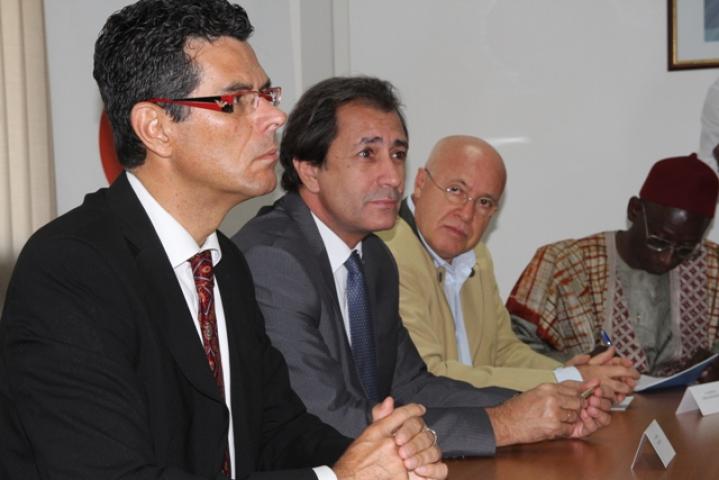 Una clínica grancanaria dona material médico al Hospital de Saint Louis Una clínica grancanaria dona material médico al Hospital de Saint Louis