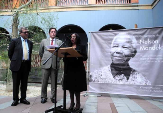 Casa África traslada a la embajadora de Sudáfrica en España las condolencias de los ciudadanos por la muerte de Mandela Casa África traslada a la embajadora de Sudáfrica en España las condolencias de los ciudadanos por la muerte de Mandela