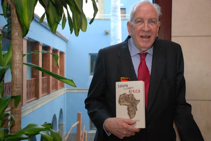 Carlos Robles Piquer presentó su libro 'Europa y el drama de África' en Casa África Carlos Robles Piquer presentó su libro 'Europa y el drama de África' en Casa África