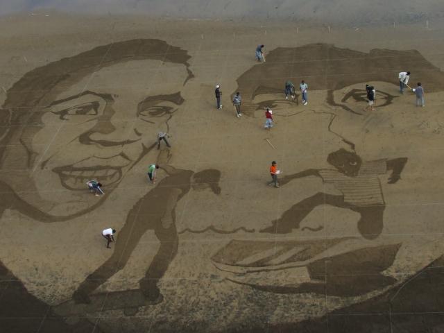Casa África apoya 'Mareas Migratorias', una intervención artística en Las Canteras en el marco del Día de África Casa África apoya 'Mareas Migratorias', una intervención artística en Las Canteras en el marco del Día de África