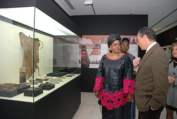 La esposa del jefe de estado maliense visita Casa África