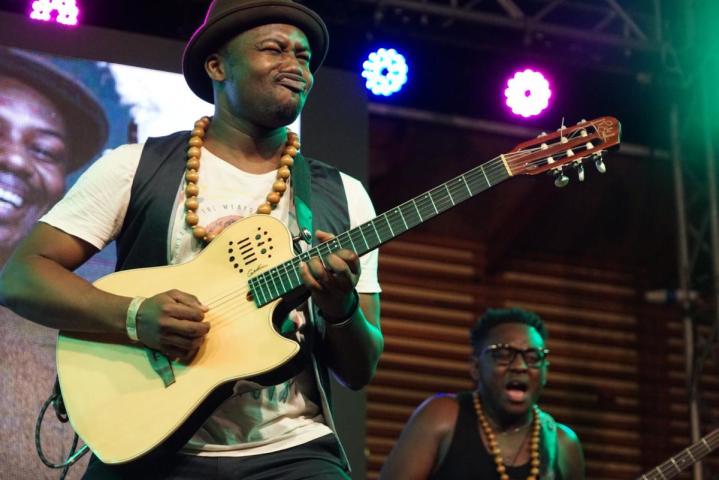 FRA! y Kyekyeku & Ghanalogue Highlife, los grupos musicales ganadores del Ghana Vis a Vis, girarán este verano por España