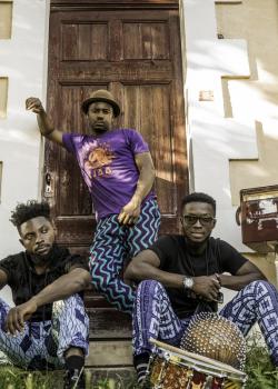 Kyekyeku y Ghanalogue Highlife