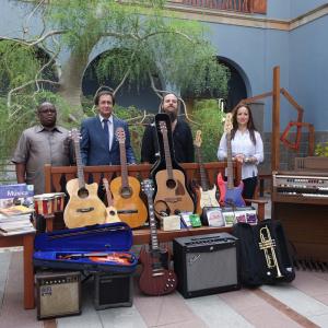 Casa África entrega a Red Beard los instrumentos recogidos en su sede para jóvenes músicos de Guinea Ecuatorial