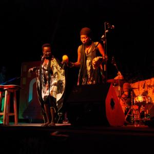 La cantante Njaaya causa sensación en el estreno de Womad Cáceres