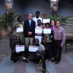 Los alumnos del curso de animación sociocultural reciben su titulación en Casa África