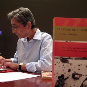 Achmat Dangor insta a los jóvenes a “liberar la imaginación” y abandonar el pesimismo sobre el futuro de África y el mundo