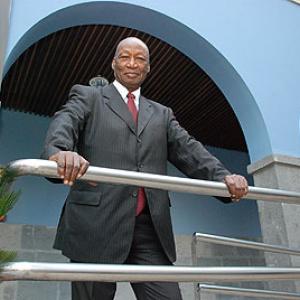 El historiador Djibril Tamsir Niane visita Casa África
