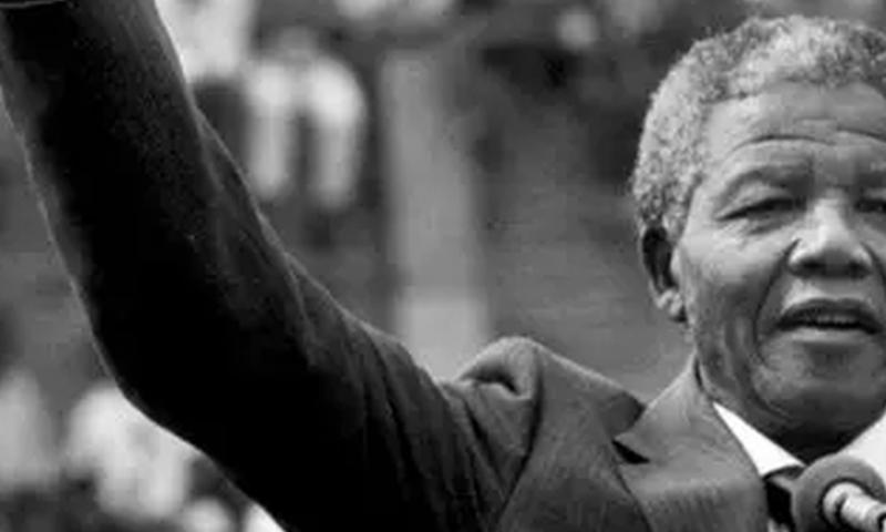 El Club de Lectura Antonio Lozano de Casa África lee el libro «Sudáfrica y el camino a la libertad. Del apartheid a la democracia», de Enrique Ojeda