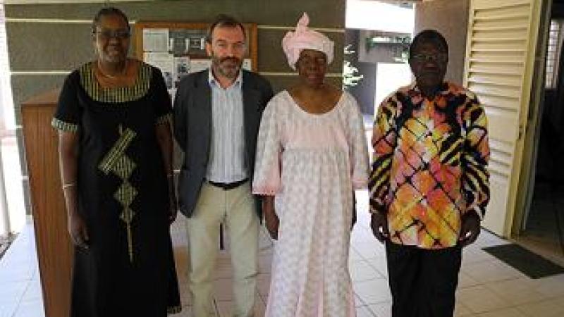 Visita del Director General de Casa África a la Fundación Ki-Zerbo