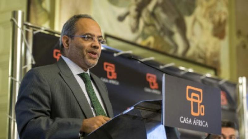 - Conferencia Una encrucijada en el camino para África, en español
