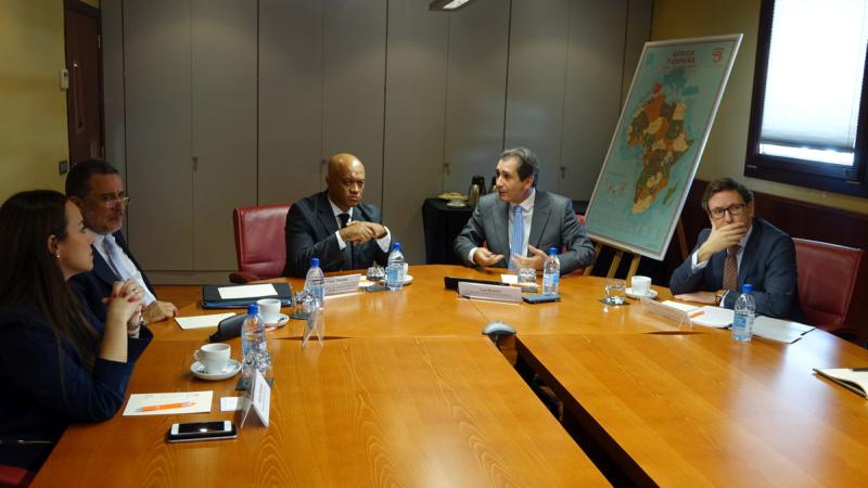 El Ministro de Exteriores y Defensa de Cabo Verde se reúne con los mandos militares de Canarias y visita la sede del PMA