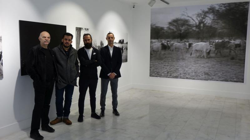 La vida de los Nómadas del Sahel, un foto-relato de Martín Caparrós y Samuel Aranda, en Casa África