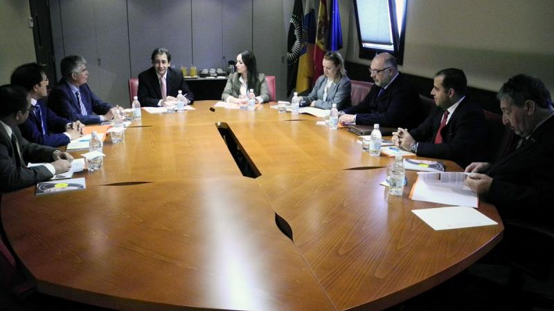 Luis Padrón y Arianne Hernández, con el Cuerpo Consular Africano en Canarias