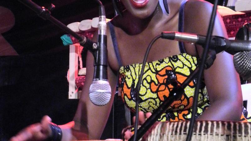 La electrónica de la ghanesa OY y el sonido callejero de los tanzanos Jagwa ganan el Zanzíbar ‘Vis-a-Vis’ de Casa África
