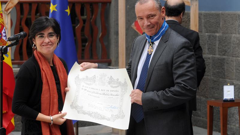 Luis Padilla recibe la Encomienda de la Orden del Mérito Civil por su trabajo en las relaciones entre España y África