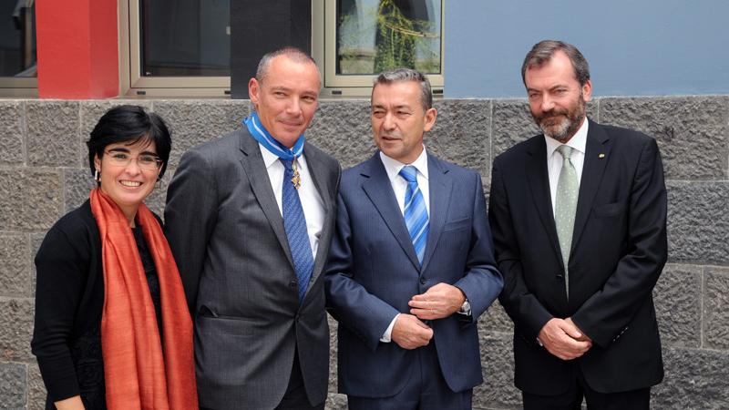 Luis Padilla recibe la Encomienda de la Orden del Mérito Civil por su trabajo en las relaciones entre España y África