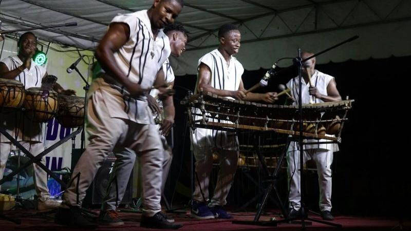 Los balafones de Djarabikan y el reggae de Spyrow, ganadores del Vis a Vis de Casa África en Costa de Marfil