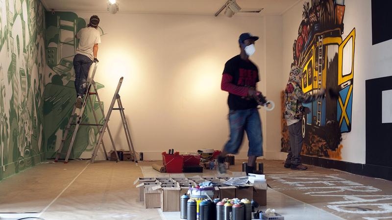 'Graffrica. Arte Urbano Africano' transforma las salas de exposición de Casa África