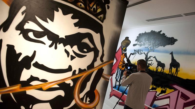 'Graffrica. Arte Urbano Africano' transforma las salas de exposición de Casa África