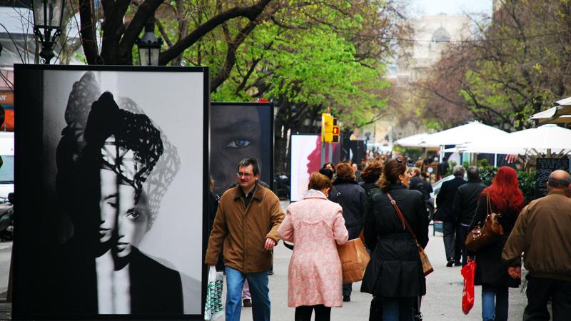 Casa África inaugura 'África Vive' en Barcelona con la exposición fotográfica 'Desvelos'