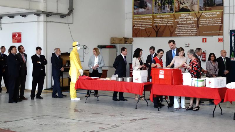 Sus Majestades los Reyes de España visitan la base logística del PMA en Gran Canaria