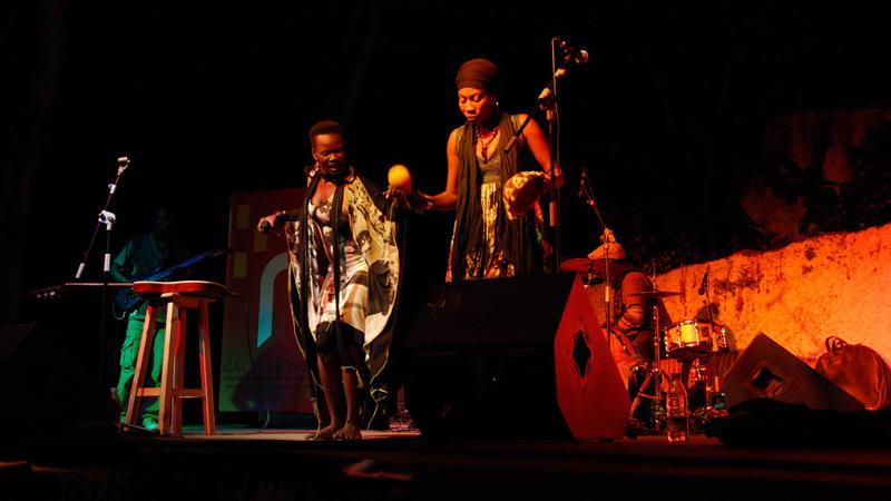 La cantante Njaaya causa sensación en el estreno de Womad Cáceres