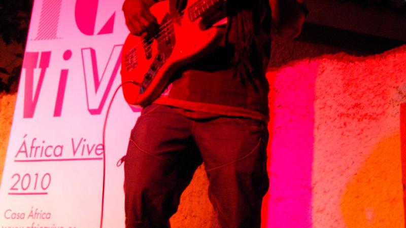 La cantante Njaaya causa sensación en el estreno de Womad Cáceres