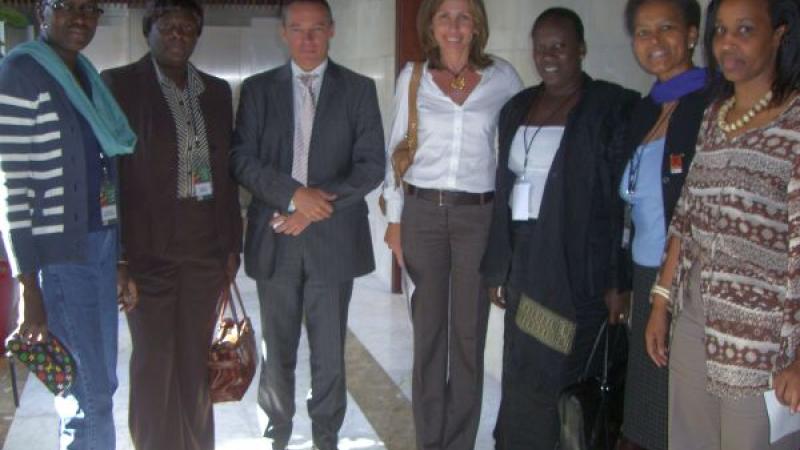 Elsa Casas se reúne con el comité de la Red de Mujeres por un Mundo Mejor en Casa África