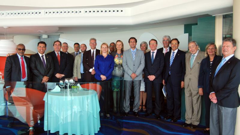 Luis Padrón participa en la reunión mensual del Cuerpo Consular acreditado en Canarias