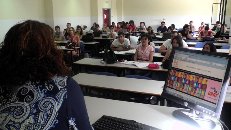 Kuwamba se presenta ante los alumnos de la Universidad de Las Palmas de Gran Canaria