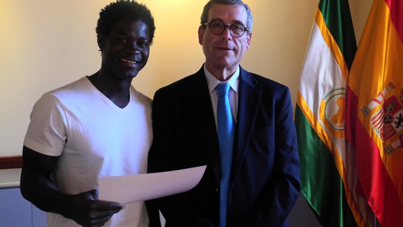 Los alumnos del curso de animación sociocultural reciben su titulación en Casa África