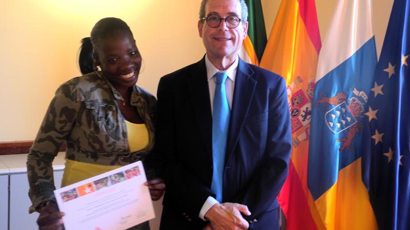 Los alumnos del curso de animación sociocultural reciben su titulación en Casa África