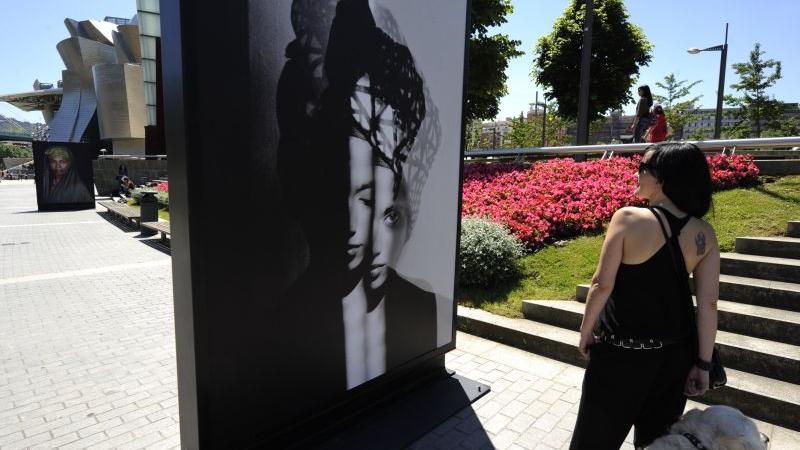 'Desvelos' llena de sensualidad la Ría de Bilbao