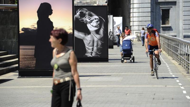 'Desvelos' llena de sensualidad la Ría de Bilbao