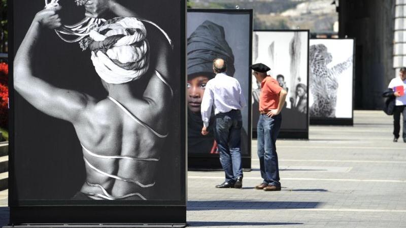 'Desvelos' llena de sensualidad la Ría de Bilbao