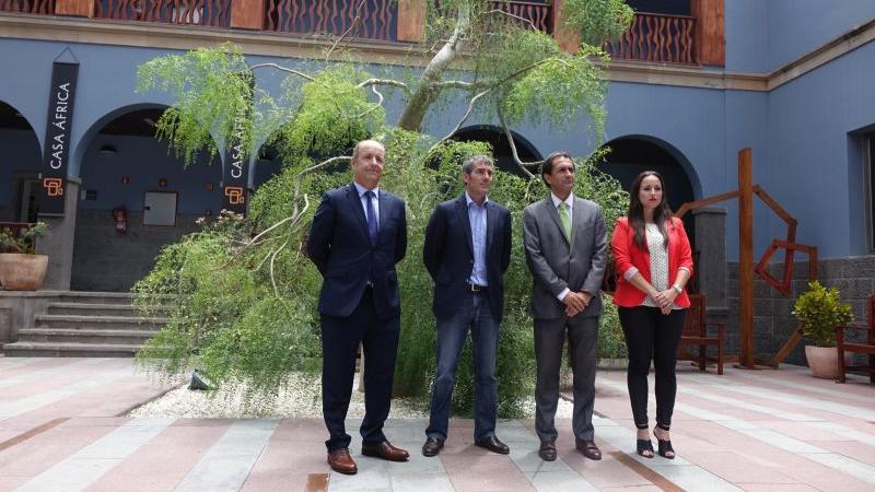 El presidente del Gobierno de Canarias, Fernando Clavijo, visita Casa África