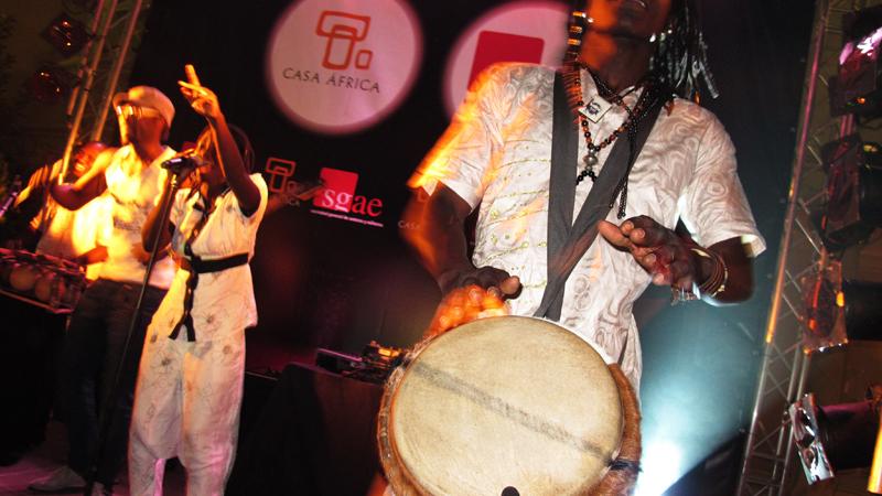 Cerca de cuatro mil personas descubren el 'house' africano en la Noche en Blanco