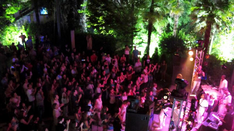 Cerca de cuatro mil personas descubren el 'house' africano en la Noche en Blanco