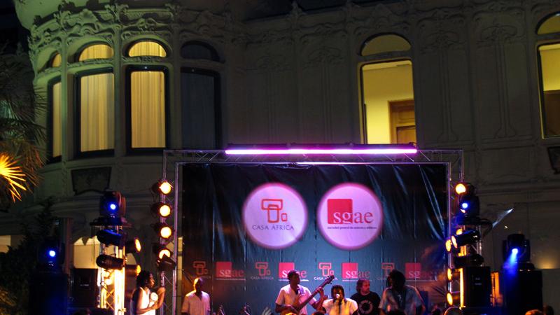 Cerca de cuatro mil personas descubren el 'house' africano en la Noche en Blanco