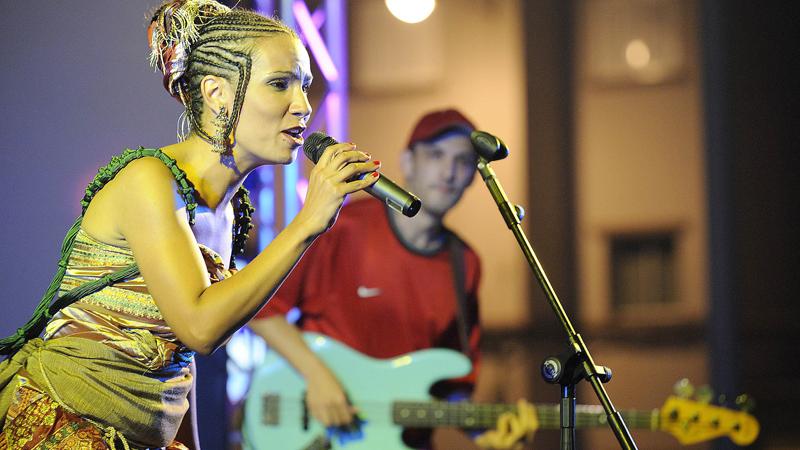 El Ramadán concluye en Las Canteras con un concierto de Oum y Dakhouse