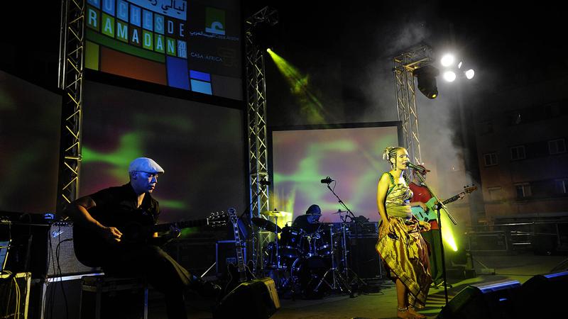 El Ramadán concluye en Las Canteras con un concierto de Oum y Dakhouse