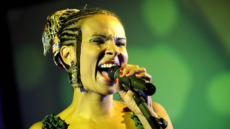 El Ramadán concluye en Las Canteras con un concierto de Oum y Dakhouse