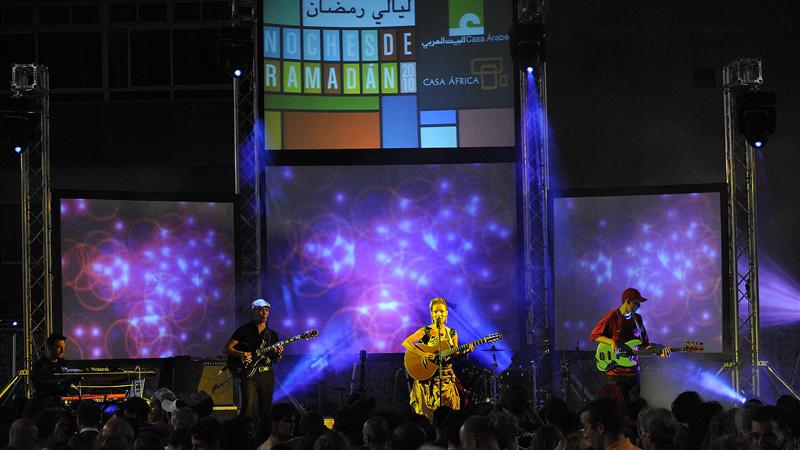 El Ramadán concluye en Las Canteras con un concierto de Oum y Dakhouse
