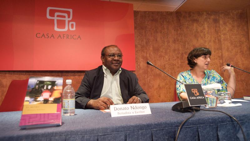 El escritor Donato Ndongo protagoniza la primera charla tras el verano del Club de Lectura