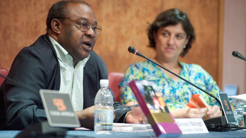 El escritor Donato Ndongo protagoniza la primera charla tras el verano del Club de Lectura